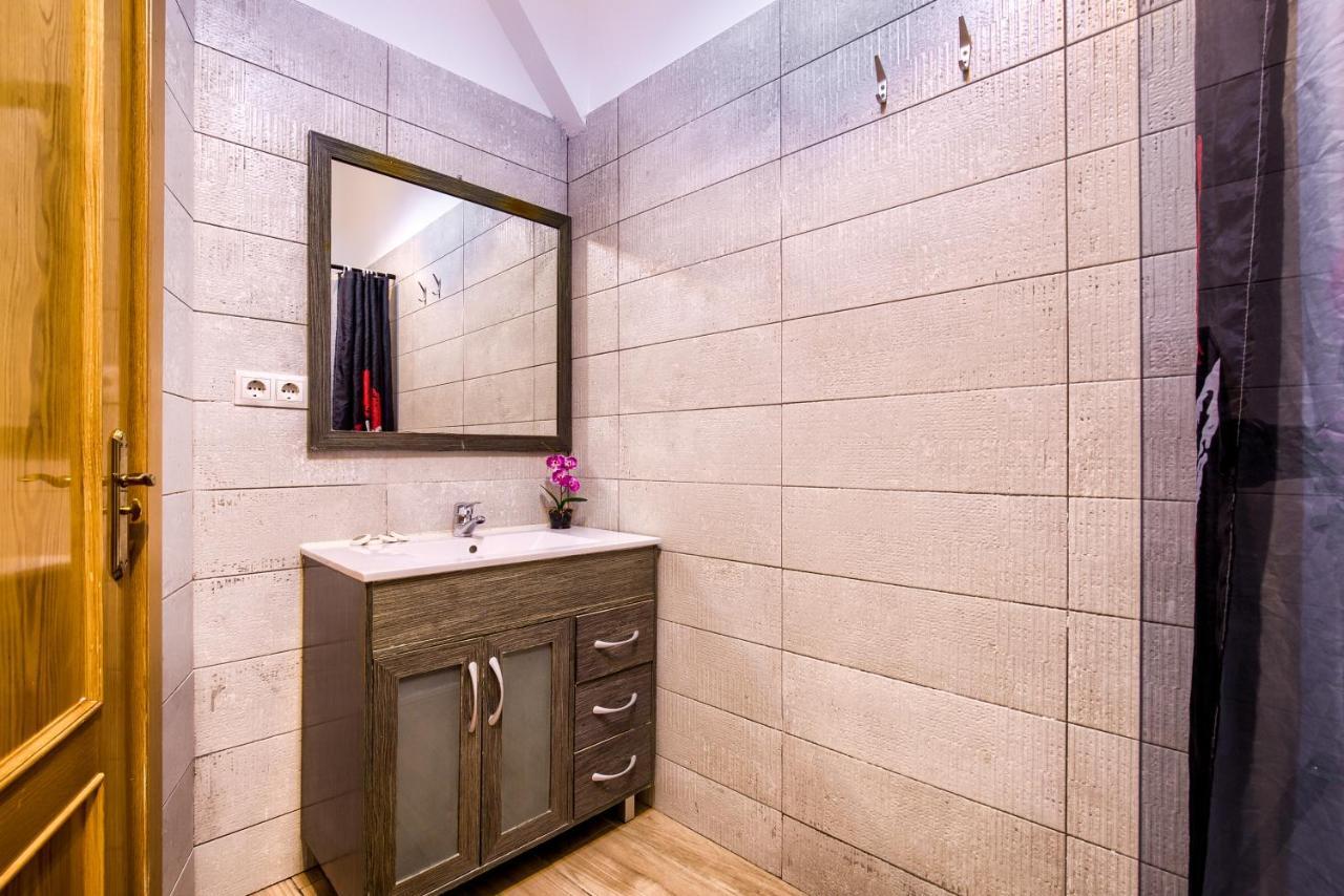 Charming Tirso De Molina I Apartment Madrid Bagian luar foto