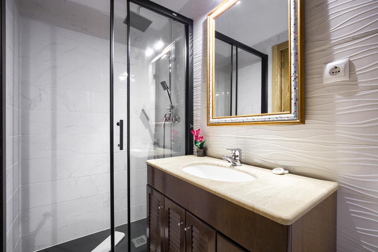 Charming Tirso De Molina I Apartment Madrid Bagian luar foto